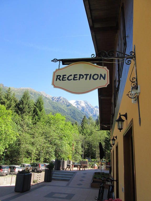 Chalet Presanella Temu Luaran gambar